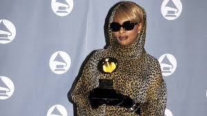 Channeling Nostalgia With This Celebrity Look: Mary J. Blige - Essence |  Essence