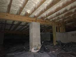 The traditional thought has been to insulate the floor of a crawl the idea was to give moisture, mold, and radon a way to vent out. Crawlspace Insulation With Closed Cell Spray Foam Insulation In Alpharetta Ga Southeastern Insulation
