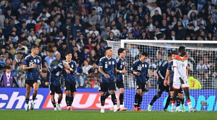 Argentina gole&oacute; 7-0 a los juveniles de Burkina Faso en el amistoso previo a la despedida de Messi - Juan Past&eacute;n