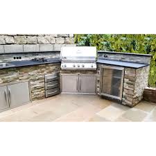 Eck Outdoorkuche Mit Napoleon Grill Kuhlschrank Und Edelstahl Turen Aus Stein Outdoor Kitchen With Napoleon S Outdoor Grill Kuche Outdoor Kuche Grill Kuche
