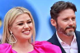 Inside Kelly Clarkson's Relationship with Her Estranged Father and Siblings  Alyssa and Jason