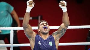 Ferreira is an accomplished amateur boxing and the reigning world lightweight champion. U8irsu04zicsmm