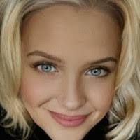 Terri Flores's Instagram, Twitter & Facebook