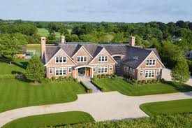 Luann de lesseps sag harbor house. De Lesseps S Former Teardown Sold As Farrell Flip 27 East