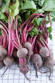 紅菜頭英文稱beetroot 學名為beta vulgaris l 它的葉脈和葉柄都帶紅色 根部脹大成圓球形 這種蔬菜適宜生長在冷涼氣候 在香港天涼季節也可以栽種 由於根部含糖粉很高 所以在北歐地區沒有甘蔗 就用它來造糖 於街市或超市選購紅菜頭 可以挑外 green beans