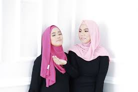 Ada kalanya, keluarga peranakan membawa masuk pengantin dari china atau menghantar anak perempuan ke china untuk mencari suami. Ira Mohd Amin Tepuk Tepuk Senaman Double Chin Putrirex Putriaidilfitri Facebook