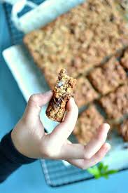 Barres De Cereales Aux Amandes Et Au Chocolat Les Recettes De Juliette Barre De Cereales Recette Barre De Cereales Barre De Cereales Maison