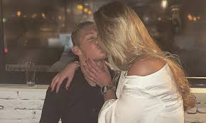 Add the latest transfer rumour here. Anna Schuler Vriendin Van Kjell Scherpen Spelersvrouw Nl