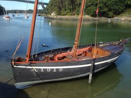 Le Forban Du Bono Dans La Lumiere Du Matin Forban Golfedumorbihan Bateau En Bois Voilier Voilier Bois