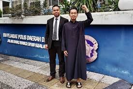 Mahathir relinquished his position as majority shareholder in sapura energy by disposing of 384 million of his shares near the end of 2017. Bebas Dari Tahanan Jufazli Checkmate Minta Sumbangan Untuk Lawan Mahathir