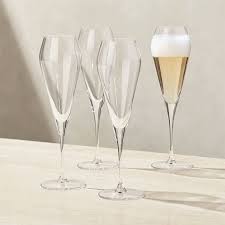 Buy cocktail glasses and get the best deals at the lowest prices on ebay! Types Of Cocktail Glasses An In Depth Guide Crate And Barrel