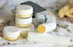 Baume A Levres Maison 5 Recettes Faciles A Faire J Ai Dit Oui Baume A Levres Maison Recette Baume A Levre Recettes De Baume