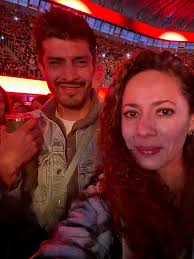 La tierra giró para acercarnos el uno al otro, giró sobre sí misma y dentro  de nosotros, hasta juntarnos por fin en este sueño”. 16.11.13 ❤️‍🔥 Es  hermoso, curioso e increíble pensar