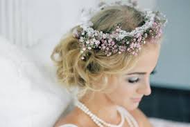 Elegantes Brautboudouir Mit Schleierkraut Schleierkraut Brautfrisuren Schleierkraut Brautstrauss Schleierkraut