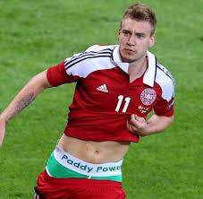Nicklas bendtner was fined for being late for training after sleeping through his alarm while at wolfsburg. Verbotener Jubel Glucks Unterhose Bereitet Danen Torjager Arger Welt