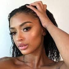 Vivian Boyce's Instagram, Twitter & Facebook