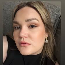 Also. I watched that whole Blake Lively/Parker Posey interview and I didn't  think it was bad. However, Parker Posey literally rolls her eyes at the  end…but the narrative in the press was