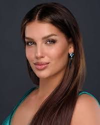 Alyssa Patel's Instagram, Twitter & Facebook