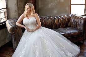 Bei uns findet jede braut das richtige kleid und passende accessoires für. Brautkleider Plus Size Avinia