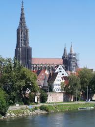 Im jahr 1377 wurde der grundstein für den bau des ulmer münsters gelegt. Ulmer Munster Ulm 1890 Structurae