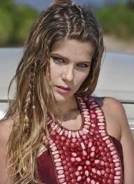 Isabela Santoni es Charlotte Williamson la hermana de Darcy en la  telenovela Orgullo y Pasión.