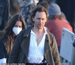 In fact, he's has two sisters! Tom Hiddleston S New Role As A Hot Vicar In The Essex Serpent Daily Mail Online
