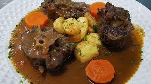 Esta es una de las mejores recetas de rabo de toro que he probado jamás, bull's tail stew así es como lo llaman en inglés, plato tradicional donde los haya. El Autentico Rabo De Toro A La Cordobesa La Clave Youtube