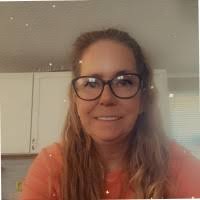 40+ "Julia Packer" profiles