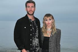 Miley cyrus sings her liam hemsworth love story. Miley Cyrus And Liam Hemsworth Haven T Been In Touch In Months