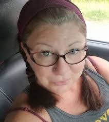 Elizabeth Hallowell's Instagram, Twitter & Facebook