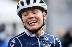 Loana lecomte aux jo 2021. Vtt Loana Lecomte Devant Pauline Ferrand Prevost Double Francais En Ouverture De Coupe Du Monde Rennes Maville Com