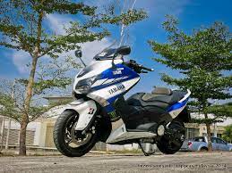 The 2020 yamaha tmax 560 sport scooter was officially unveiled back on november 5 last year, and it was on display at the eicma 2019 motorcycle show. Topgear Rides Yamaha Tmax Abs