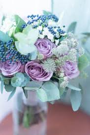 Lila Brautstrauss Mit Eukalyptus Heiraten Mit Braut De Brautstrauss Braut Hochzeitsblumen