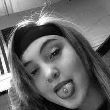 Larissa Carrington's Instagram, Twitter & Facebook