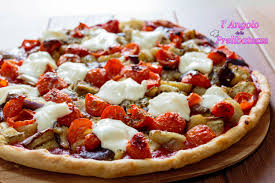 Fuori ha un guscio croccante di pasta sfoglia, mentre dentro, un delizioso ripieno a base di melanzane, pomodorini e mozzarella. Torta Estiva Con Pomodoro Melanzane E Stracchino L Angolo Delle Prelibatezze