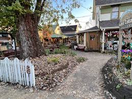 Ultimate Guide to Nashville Indiana Shops – Brown County Souvenir