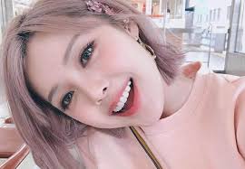 Ada banyak cara perawatan wajah alami yang ada di internet. Minimalis Namun Anggun Intip Tutorial Cara Make Up Ala Korea Terkini Berikut