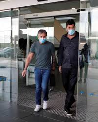 (cnn) lionel messi's father and agent appeared to raise the possibility that he's exploring the option of the barcelona talisman staying at the club for one more year, according to spanish tv. 433 Messi S Father Jorge Messi Has Arrived In Barcelona Facebook