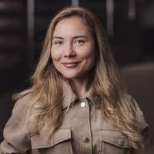 Helen Stamm's Instagram, Twitter & Facebook