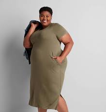 Fall may be the time of year when we cover up for warmth, but you also want to show off your beautiful curves. 20 Plus Size Fall Dresses To Try This Season