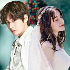 En medio de una cama, con las manos esposadas y la boca amordazada, taehyung esperaba que el glorioso semental frente a él. You Look So Beautiful In White