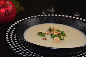 Topinambur Suppe Mit Spinat Petersilien Haselnuss Pesto Rezept Auf Meinem Foodblog Www Liebemitbiss Com Pesto Rezept Rezepte Weihnachtssuppe