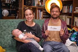 Deníček moderního fotra vznikl na základě úspěšného blogu, který dominik landsman založil s příchodem prvního dítěte. Film Denicek Moderniho Film Denicek Moderniho Fotra