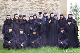 Vazand oamenii in manastirea harbovatului in vremurile de demult si in zilele mai de pe urma, icoana trecand prin satele moldovei, multime de vindecari si minuni deplasarile icoanei maicii domnului se transformau in adevarate sarbatori ale spiritului ortodox. Intr O MÄnÄstire De Maici Duhovnicul Este ImpÄciuitor Doxologia