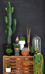 Las plantas son el complemento ideal para las terrazas ya que aportan color y calidez al ambiente, así que no pueden faltar. 17 Ideas Para Decorar Tu Sala De Estar Con Plantas En Esta Primavera