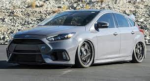 Bagged Ford Focus Rs Fails To Impress With Custom Air Suspension And Wheels Carscoops Ford Focus Rs Ford Focus Ford Focus St