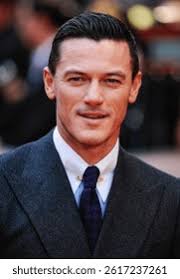 332 resultados de imágenes, fotos de stock e ilustraciones libres de  regalías para Luke evans