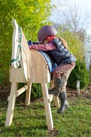 Das holzpferd hat eine beidseitige mähne, bewegliche ohren und einen wunderschönen schweif. Reitpferd Aus Holz Vom Experten Fur Gartenspielwaren Aus Deutschland