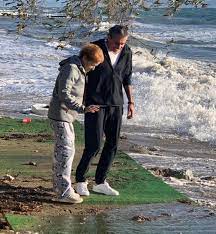 2003 yılında didem petekkaya ile evlenen erkan petekkaya bu evlilikten dünyaya gelen ve geçtiğimiz gün yeni yaşına giren oğlu cem cano petekkaya için yaptığı sadece yer aldığı başarılı projeler ile değil özel hayatıyla da magazin gündeminde kendisine yer bulan erkan petekkaya, üzerine titrediği. Erkan Petekkaya Nin Annesi Hayatini Kaybetti