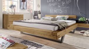 Weitere ideen zu bett, bett bauen, selbstgemachte bettrahmen. Schwebebett Mit Massiven Vollholz Balken Aus Wildeiche Darica